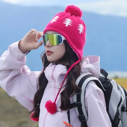 Gorro de punto en forma de árbol de Navidad — foto del anuncio del proveedor